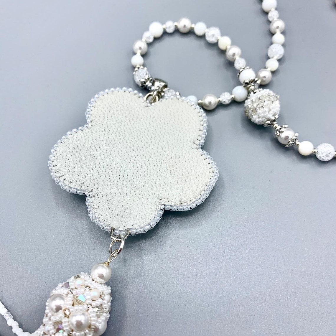 Lange weiße Perlen Lariat mit Blume lange Halskette mit | Etsy