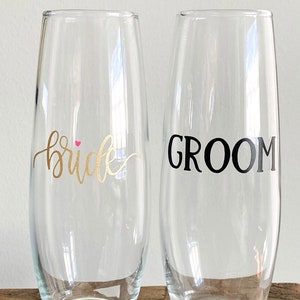 Bride and Groom Champagne Flutes, Wedding Gifts, Bride and Groom Gift, Newlywed Gift, Champagne Flutes, Wedding Party