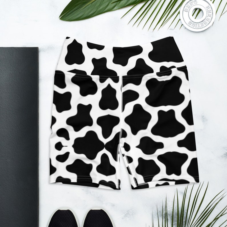 Black And Green Cow Print Men's Shorts
