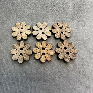 Coconut shell buttons flower design natural 20mm a set of 6 eco