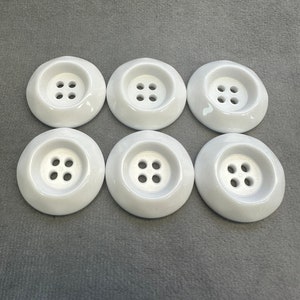 White buttons 30mm a set of 6 textured glossy finish