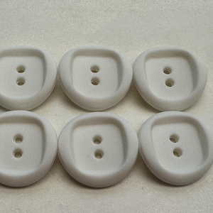 White buttons 20mm a set of six matt finish border design