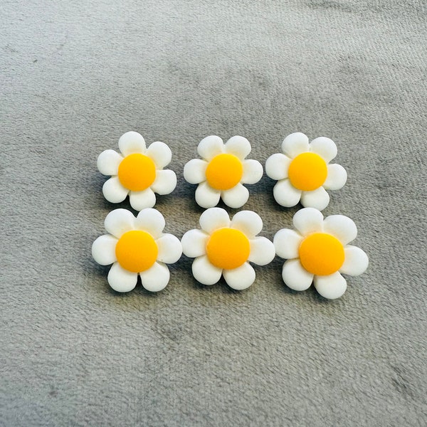 Daisy buttons white and yellow 17mm a set of 6
