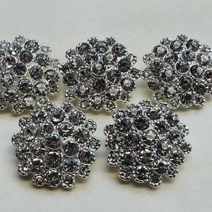 Rhinestone buttons silver in a silver tone metal setting 24mm a set of 5