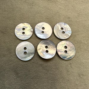Shell buttons powder blue iridescent finish 17mm a set of 6