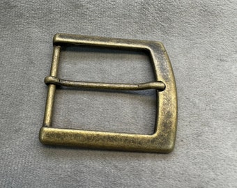 Metal belt buckle aged gold tone to fit a belt 34mm