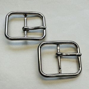 Metal buckles with a prong a set of two to fit straps 25mm