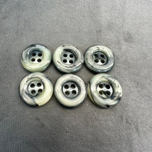 Marble effect buttons cream and grey 18mm a set of 6