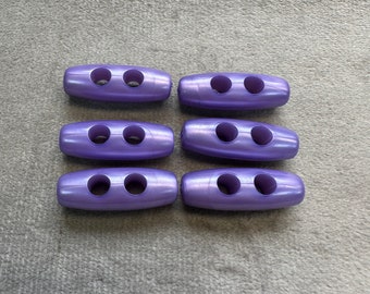 Lilac toggle buttons 25mm pearly finish