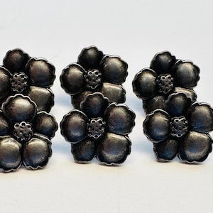 Metal flower buttons 13mm silver-tone a set of six
