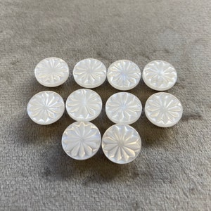 Pearly buttons white textured design 12mm a set of 10