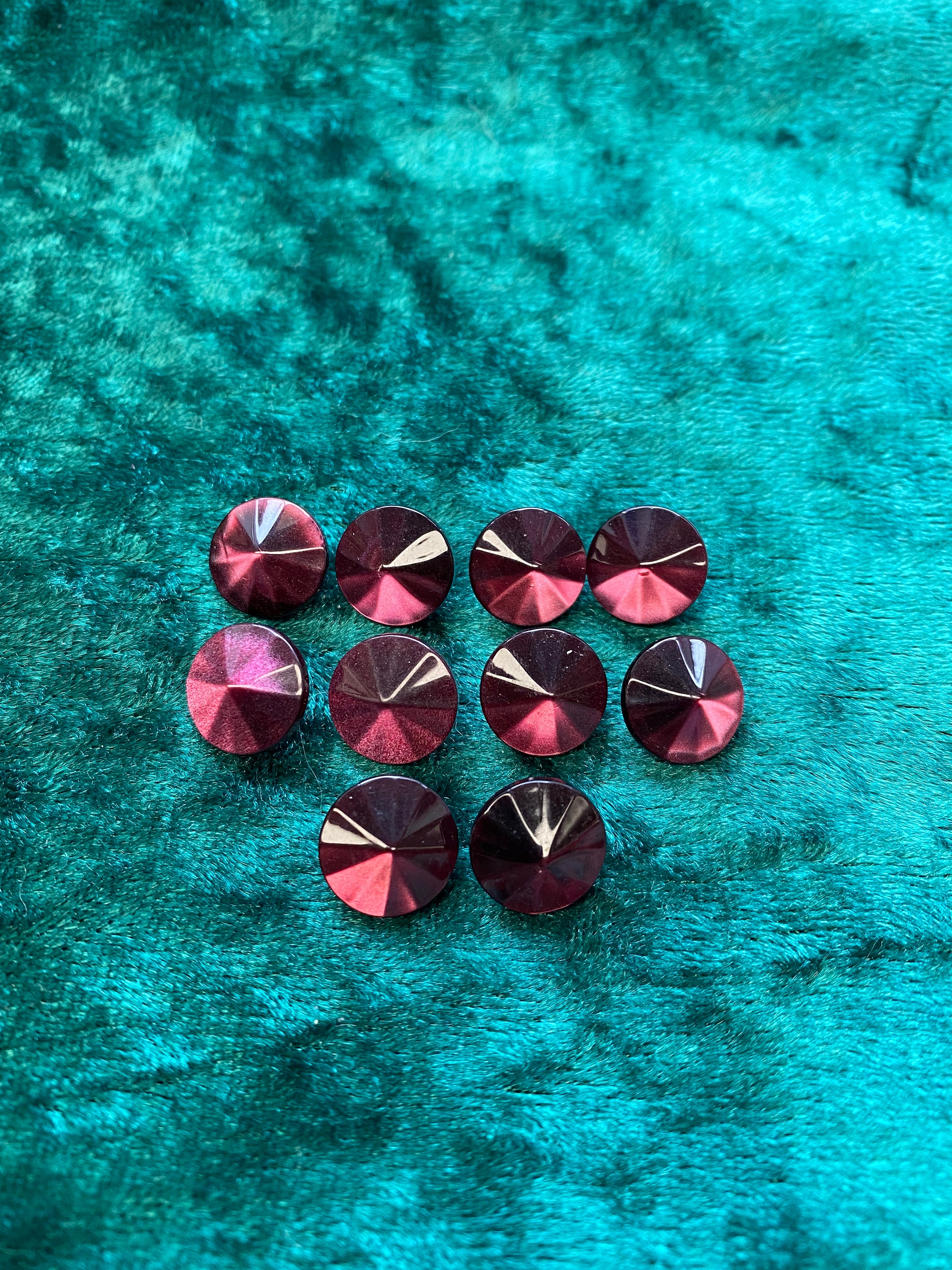 Pearly buttons burgundy faceted design 10mm a set of 10