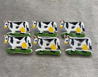 Cow buttons black and white in green grass 21mm x 18mm a set of 6