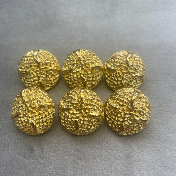 Metal buttons gold tone textured design 18mm a set of 6