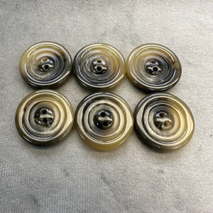 Ombre buttons brown and beige horn-effect 28mm a set of 6
