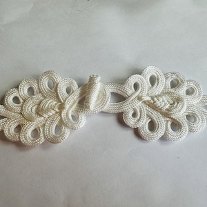Light Cream Frog Closure: Ornate Cloak Fastener, Knitwear Detail