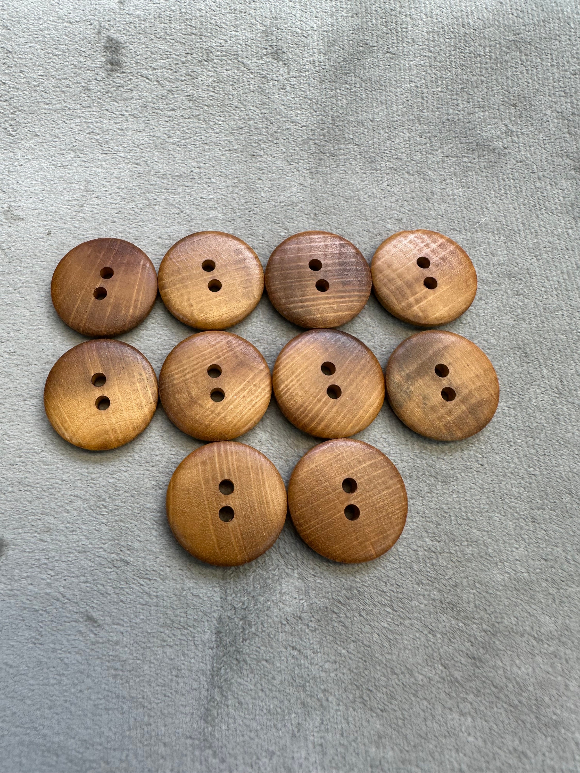 Tiny Round Americana 1572 - Quilt 2 hole Buttons - Buttons Galore