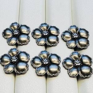 Metal flower buttons silver-tone 19mm on a shank a set of sixbbhy