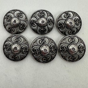 Metallknöpfe silberfarben 23mm ein 6er Set auf einem leichten Schaft