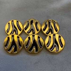Metal buttons gold tone and black 22mm a set of 6