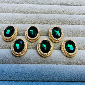 Jewel buttons green in a gold tone metal setting 17mm x 20mm a set of 6
