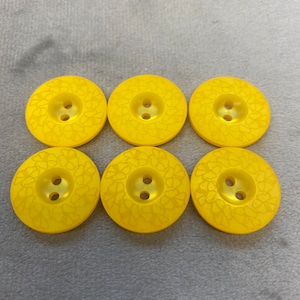 Floral buttons yellow etched design 21mm a set of 6