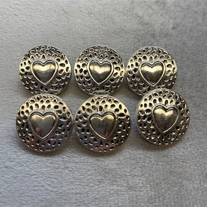 Metal buttons silver tone heart design 18mm a set of 6