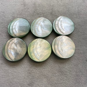 Pearly buttons green ombre design 22mm a set of 6