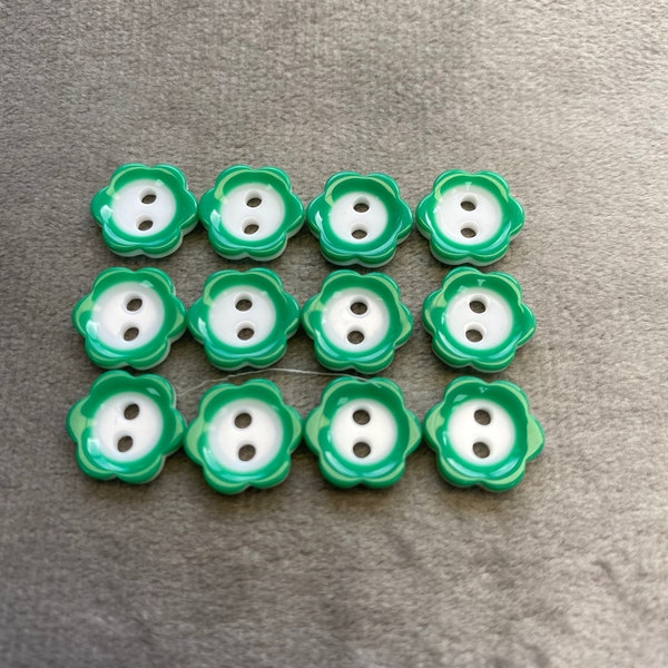 Daisy buttons emerald green and white 11mm a set of 12
