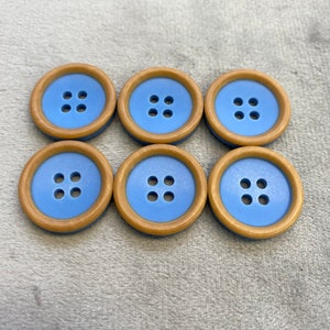 Blue buttons 20mm with an imitation wood border, four-hole sew-through. Sold as a set of six buttons. For cardigans, jackets, home decor