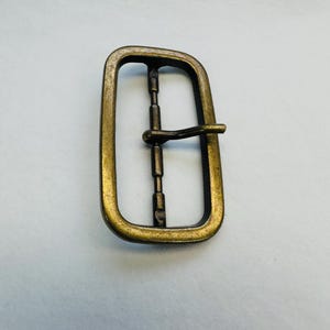 Metal buckle aged gold tone with a prong to fit a belt 40mm