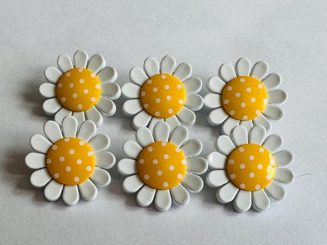Daisy Buttons 23mm: White & Yellow Spotted Shank Buttons, a Set of 6 - Etsy