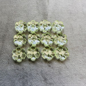 Flower buttons green glass effect 12mm a set of 12
