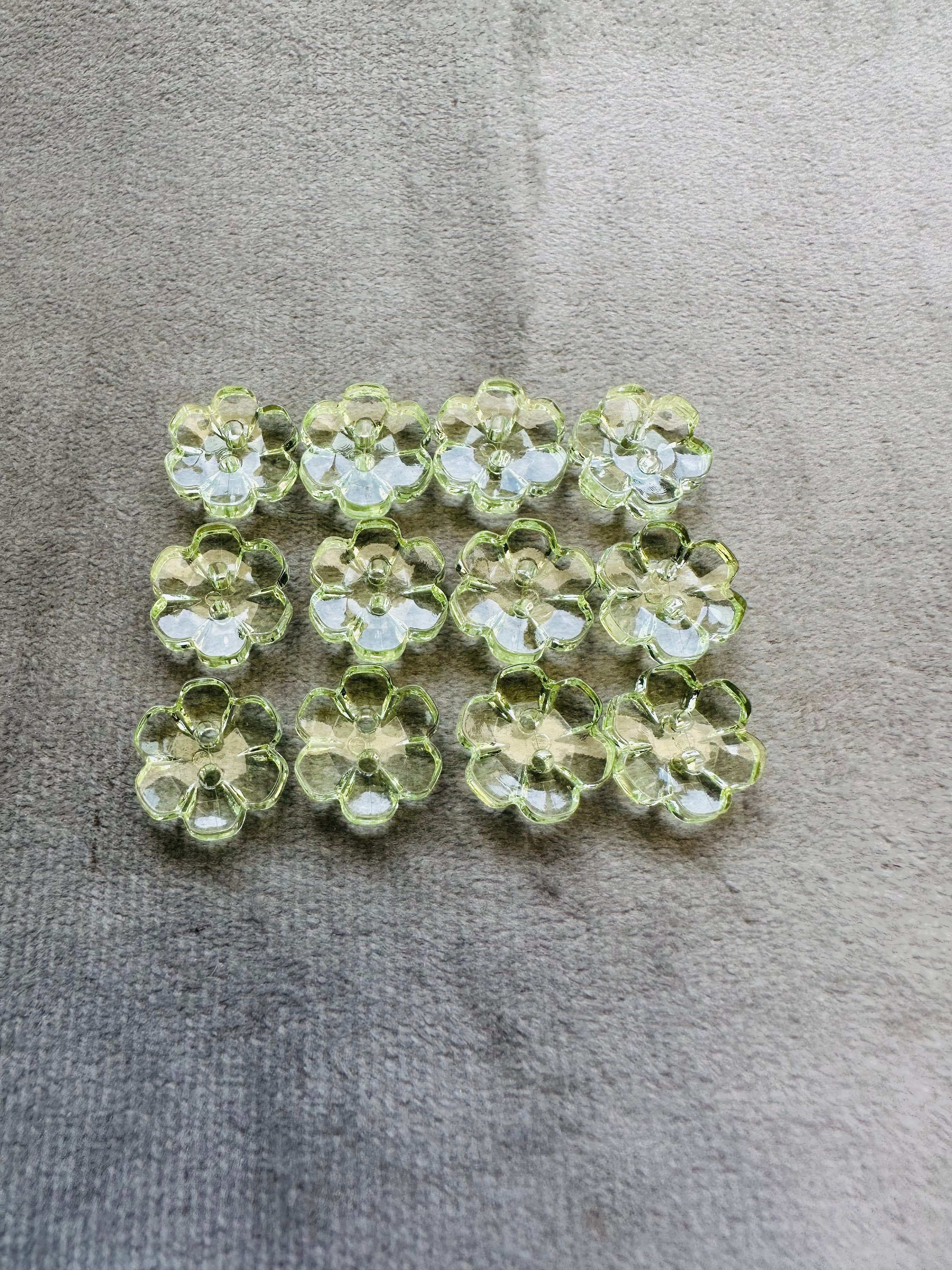 Flower buttons green clear effect 12mm a set of 12