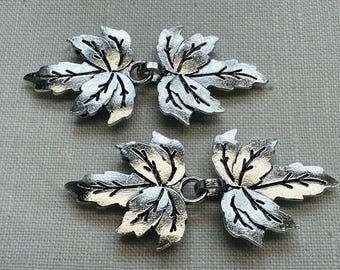 Zilverkleurige metalen bladsluitingen – set van 2 decoratieve botanische sluitingen
