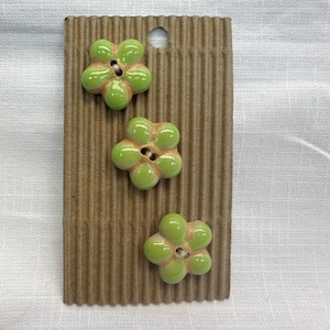 Ceramic Cardigan Buttons 20mm – Handmade Green Flower Design – Set of 3