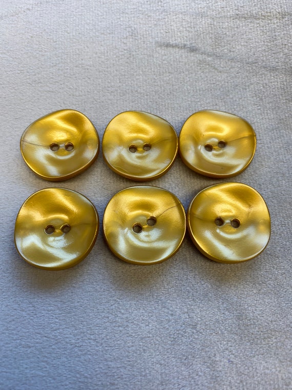 1950's Yellow Buttons 25mm on Card 1950's Yellow Buttons 25mm on Card