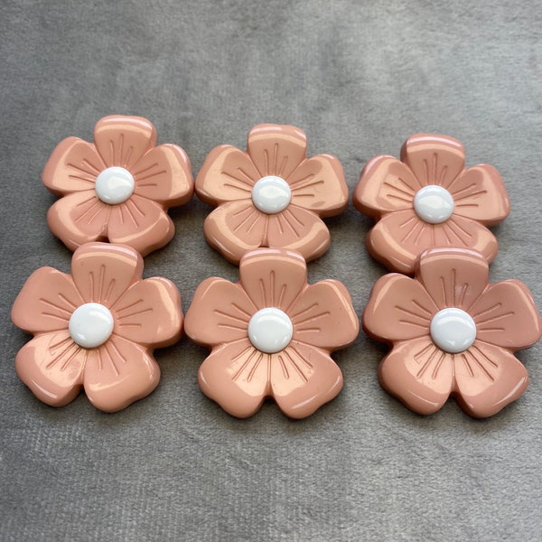 Daisy buttons peach and white 34mm a set of 6