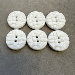 White buttons 21mm a set of 6 matt finish woven design
