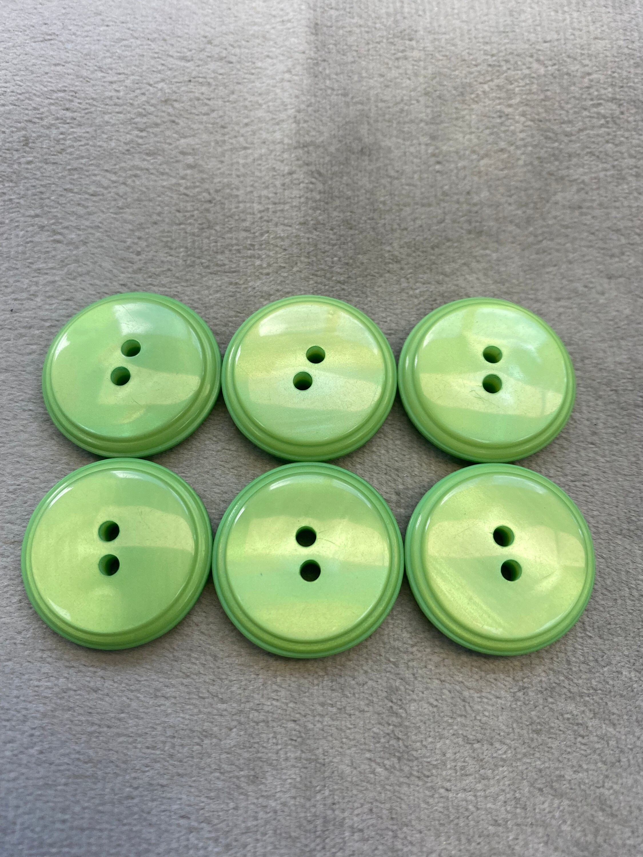 Lot De 8 Boutons En Plastique Vert Strié - Diamètre 22 Mm - Pour Couture Et Déco