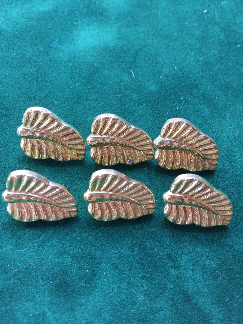 Vintage gold tone leaf buttons