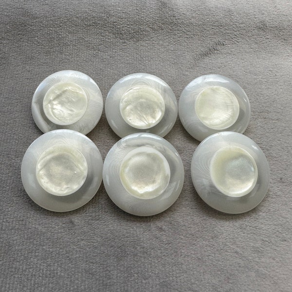 Pearly buttons light cream two-tone effect 27mm a set of 6