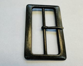Metal buckle distressed gunmetal-tone with a prong to fit a belt 50mm