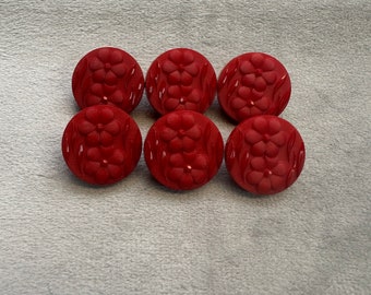 Boutons fleur rouge motif relief 18mm le lot de 6