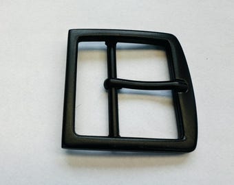 Metal belt buckle black powder coated design to fit a belt 33mm