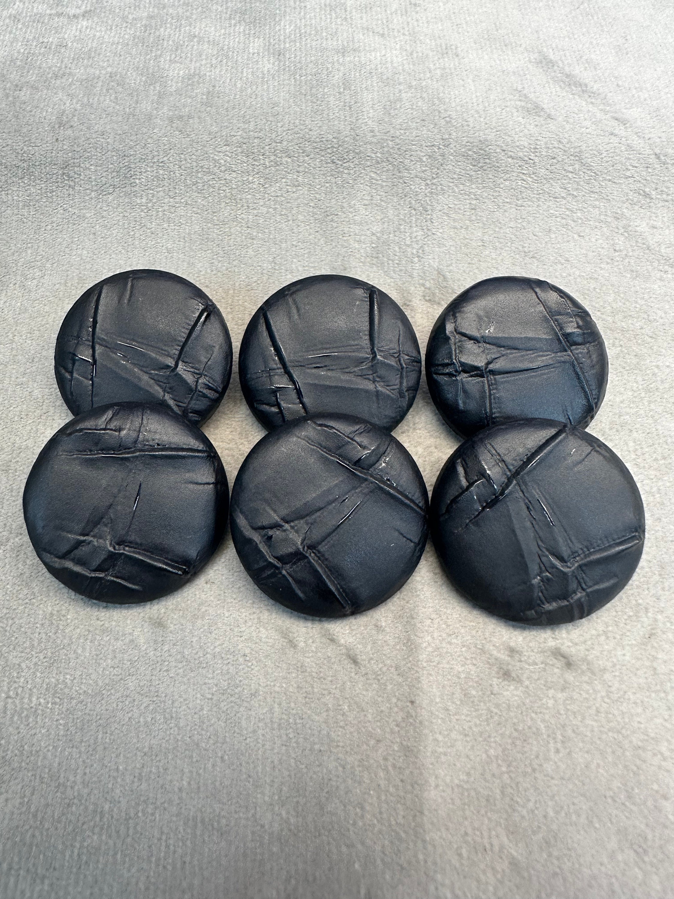 【2024 新作】 Black Buttons Textured Leather-effect of Set a 30mm Dill by ぬいぐるみ