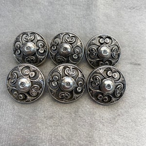 Metal buttons silver-tone filigree design 18mm a set of 6