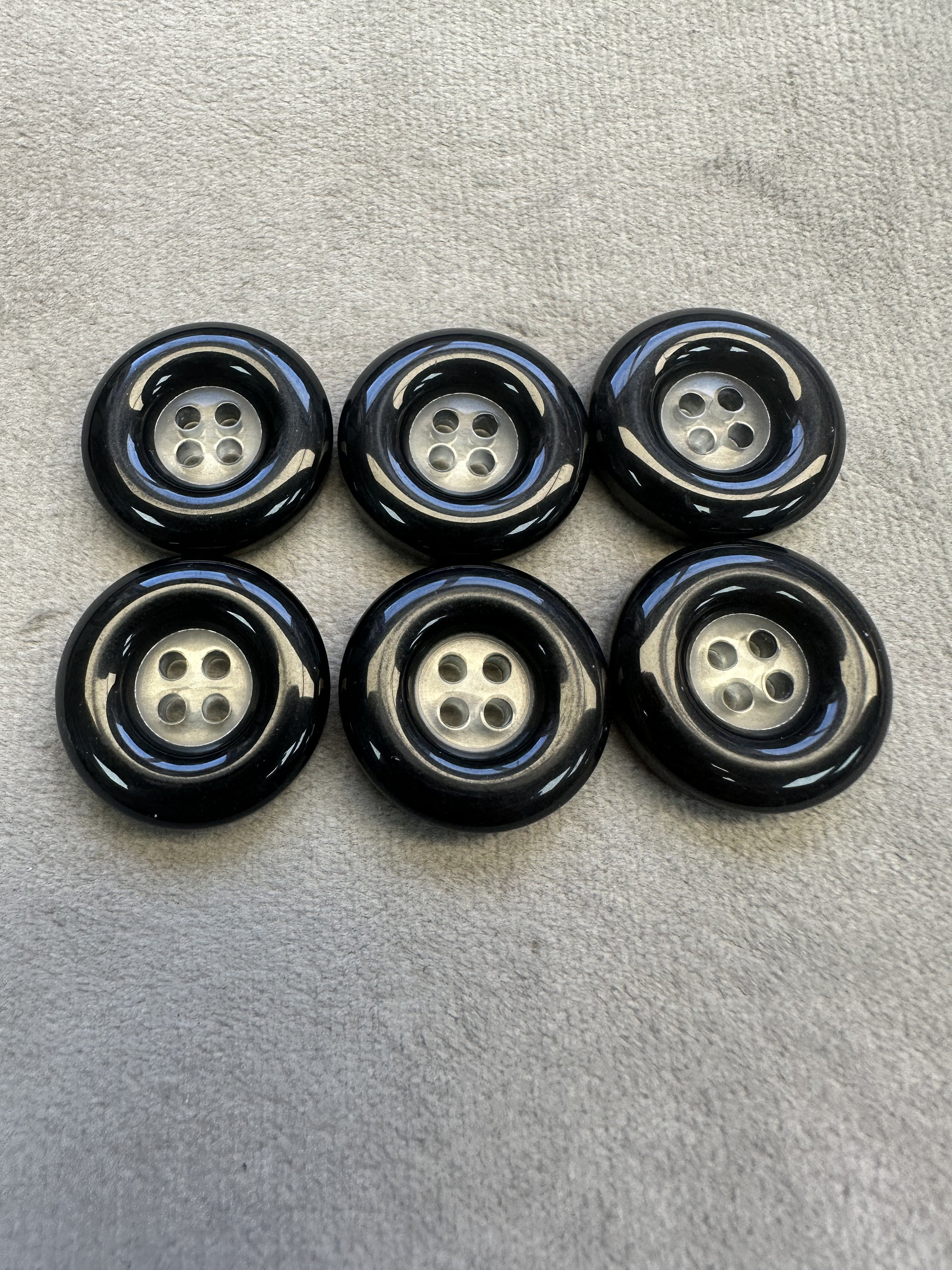 Bottoni in resina, 15 mm, colore nero, 4 fori, per il fai da te, 80 pezzi, rotondi, con scatola per vestiti, cucito, artigianato e decorazioni