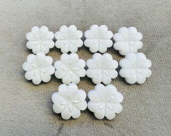 Flower buttons white textured design 15mm a set of 10