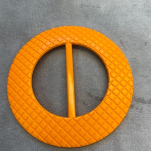 Fibbia scorrevole con design decorativo arancione per cintura da 50 mm